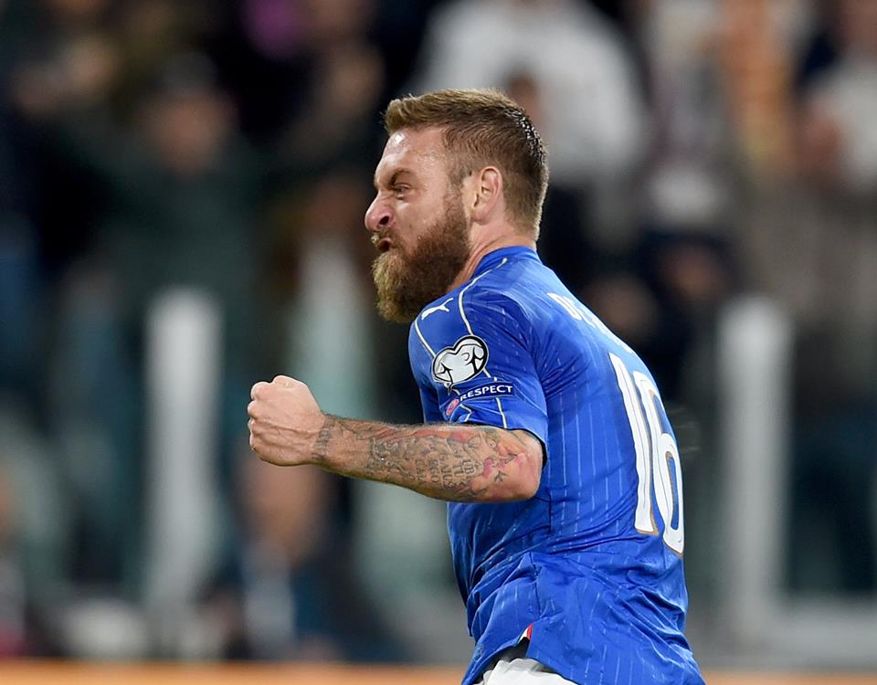 Itálie doma vydřela remízu se Španělskem, Island otočil zápas v posledních vteřinách